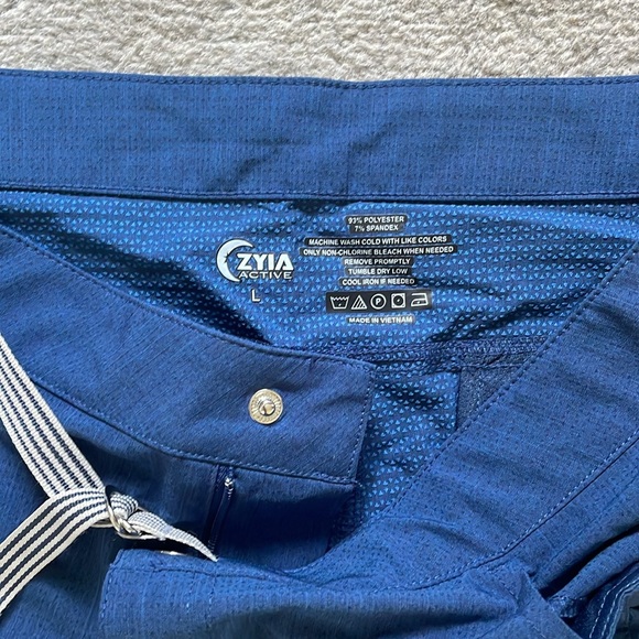 Zyia shorts - Picture 3 of 3